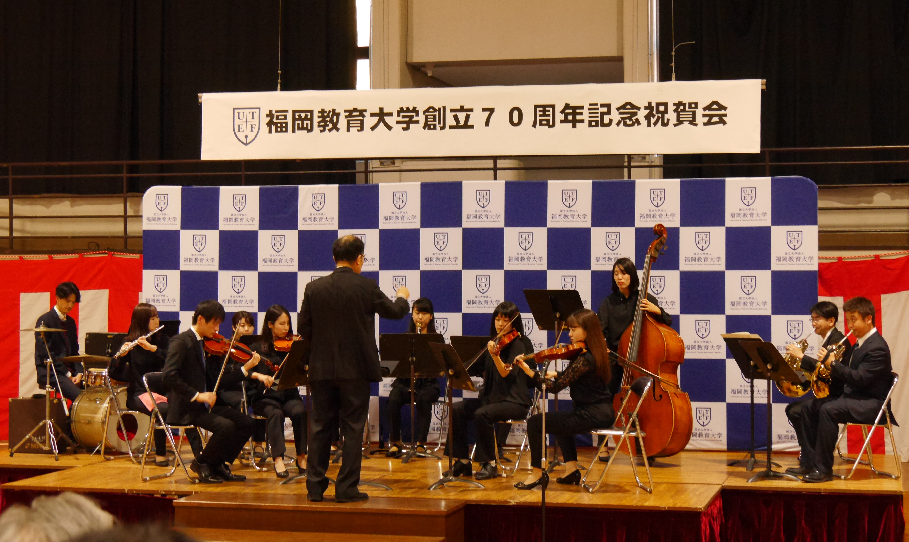 原田准教授、飯田教授及び本学学生による演奏